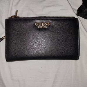 GUESS WALLET- NEW!!